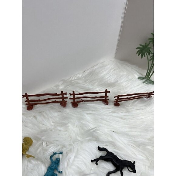 Western Playset Plastic Toy Cowboys Native American Horses Wagon Canoe Tee Pee - Picture 4 of 7